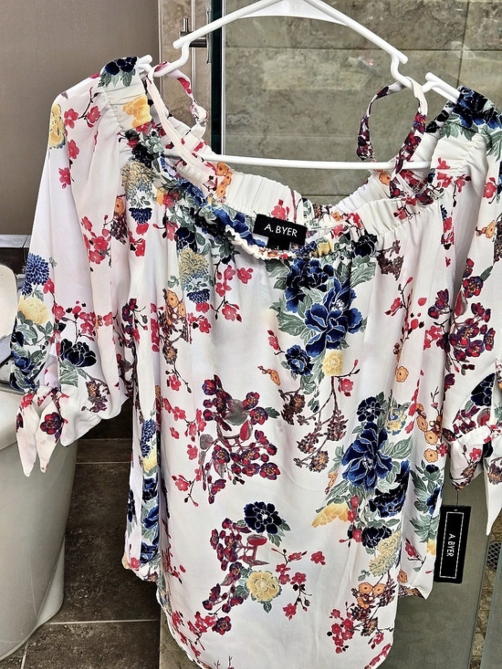 A. BYER Floral Blouse in White & Blue Size Large NWT